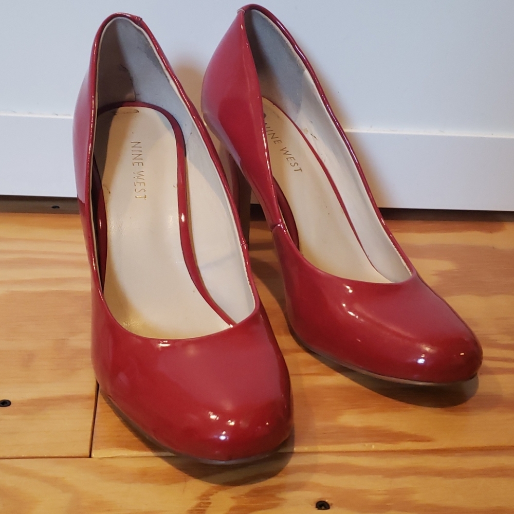 Red pumps